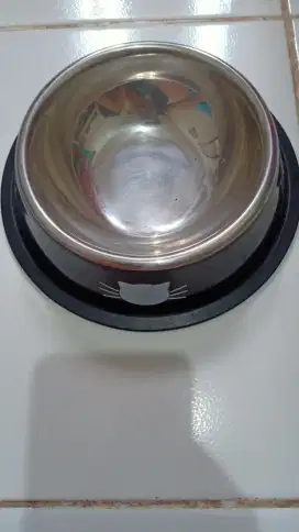 Tempat makan kucing bagus