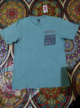 Kaos uniqlo tee