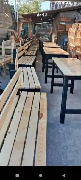 Meja makan minimalis