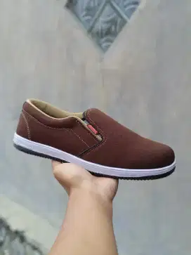 PROMO !!! SEPATU SLIP ON KICKERS