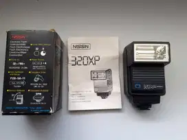Nissin 320XP Electronic Flash - Thyristor made in Japan (A-367)
