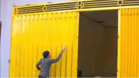Roling door folding gate