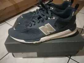 Sepatu New Balance size 45