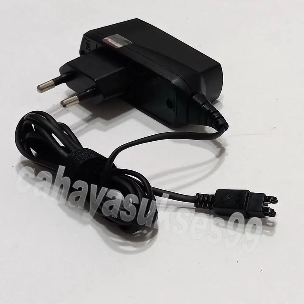 Charger Sony Ericsson K608i Z600 S700i Z300i T610 J210i Cas HP Jadul