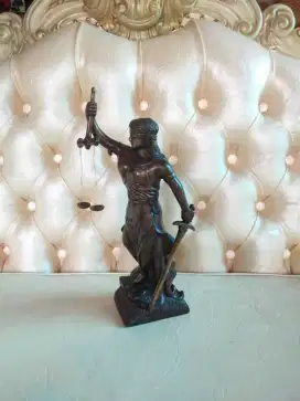 Patung Themis Dewi Keadilan