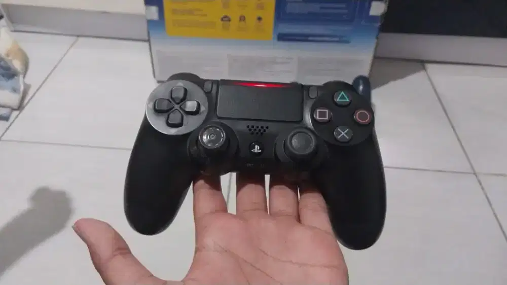 PS4 Sony Ori 1TB udah termasuk 1 stik