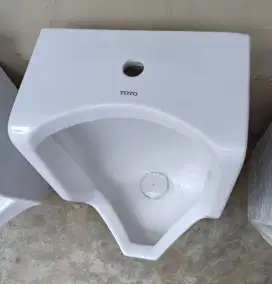 Urinol merk TOTO