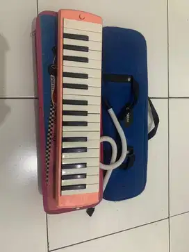 Alat musik pianika Yamaha dan Marvel