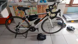 Sepeda Road bike Stratos S3