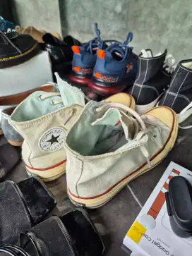 Sepatu Converse warna krem