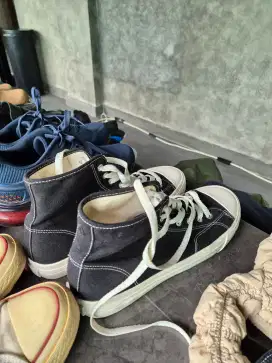 Sepatu H&M Warna Hitam Putih