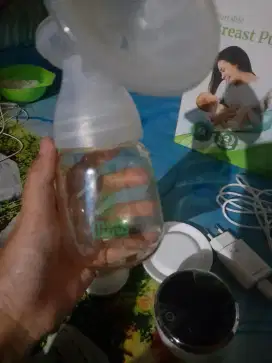 Pompa asi elektrik mom uung