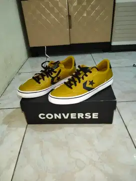 dijual cepat sepatu second Converse baru satu kali pakai