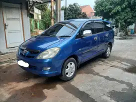 Toyota Kijang Innova 2004 Bensin