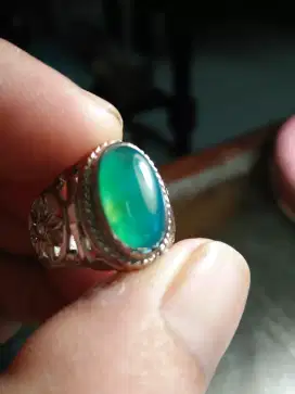 bacan doko kristal giwang metalik