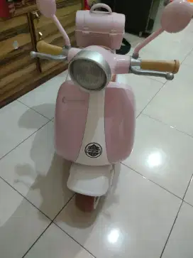 mainan anak, vesva pink, motor-motoran listrik