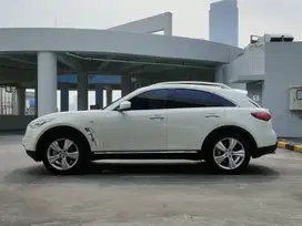 Infiniti FX37S FX 37 AWD 2012
LOW KM service record rutin indomobil