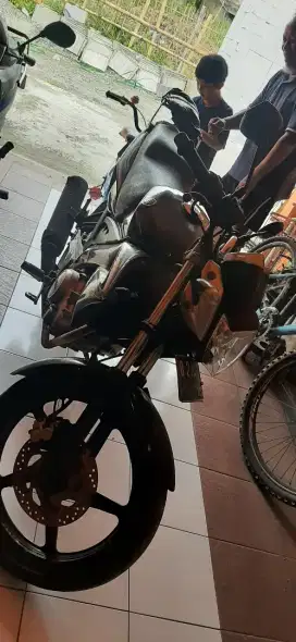 Yamaha Vixion Hitam Tangan Pertama