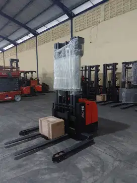 Stacker Elektrik Wide Leg 1,6 Ton Baru merk HELI CDD16-960