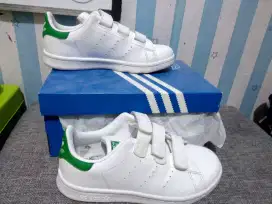 Sepatu anak Adidas Stan Smith ( Original ) ukuran 30