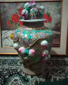 Di jual pajangan guci