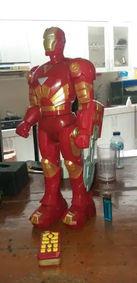 Figure limited super iron warior & robot ukuran besar