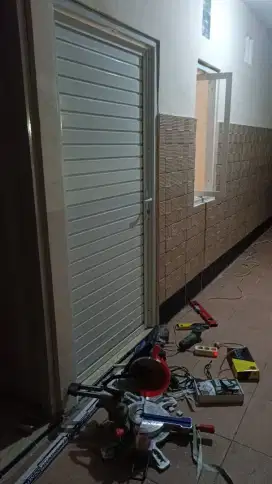 Service dan pembuatan Rolling door