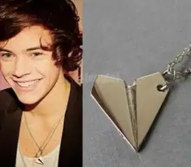(TERBARU) Kalung Pesawat Kertas One Direction