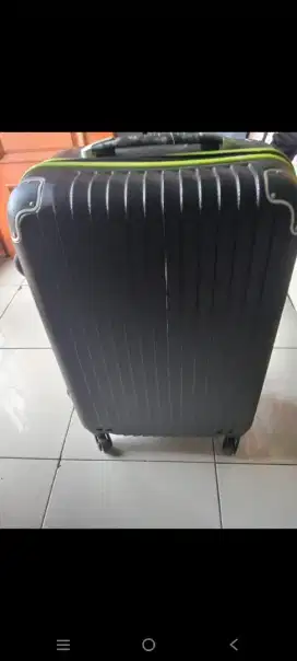 Koper untuk tempat baju bisa dibawa kemana mana