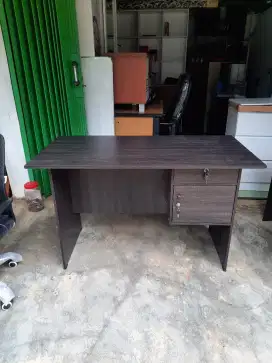 Meja tulis ½ biro hitam(baru)