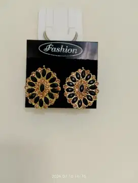 Anting India hitam