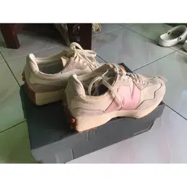 Sepatu New Balance 327 Pink size 39