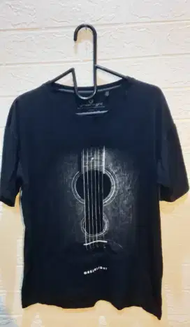 Kaos hitam greenlight size L