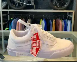 New Vans old school All white size 37(23) + Box
Premium 
Made in cina