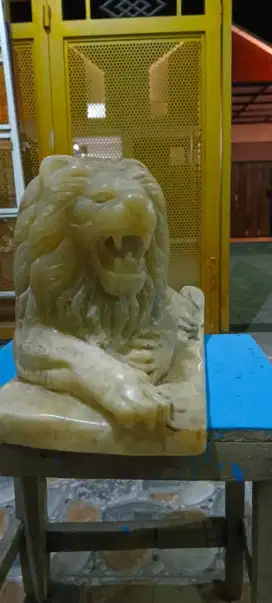 Sepasang Patung Singa
