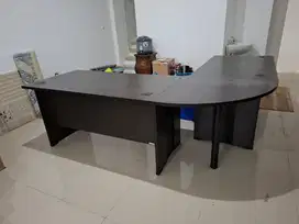 Meja kerja kantor siku besar merek informa hitam coklat kondisi 90%