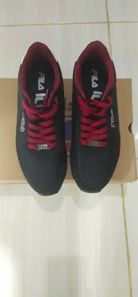 Sepatu FILA ORIGINAL SIZE 41 - DIJAMIN ORI