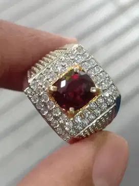 Batu natural garnet
Red purple SRILANKA