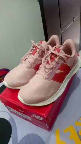 Sepatu running dewasa New Balance ori