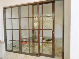 Kami siap memasang kusen pintu jendela almunium kaca  rumah dan ruko