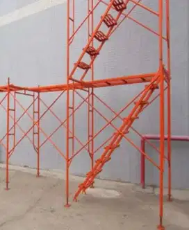 Sedia scaffolding untuk proyek masjid