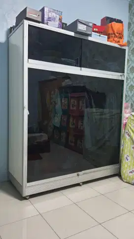 Lemari baju (dijual cepat)