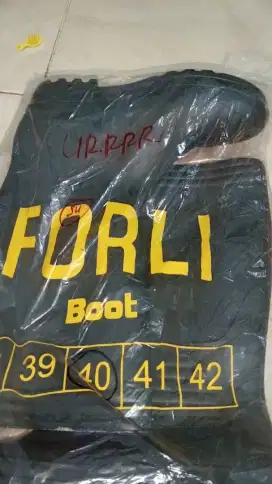 Sepatu boot anti air