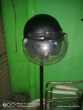 DIJUAL CEPAT HELM MODEL CLASSIC HITAM DOP JARANG PAKE HARGA RP 300.000