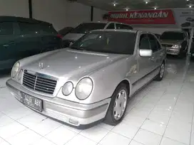 Mercedes-Benz E230 2.3 Manual 1996 Silver Clasic