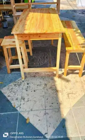 1 Set Meja dan 3 Kursi (Bisa Custom)