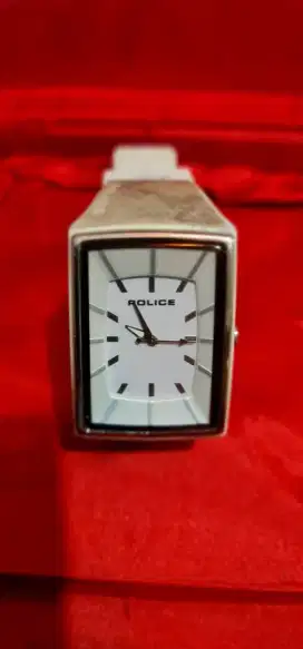 Jam tangan police