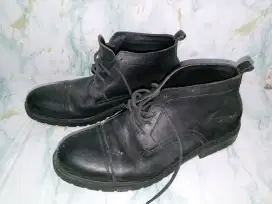 Sepatu Buccheri hitam