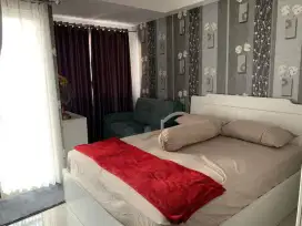 Kamar studio nyaman lengkap menyenangkan disewa kan per tahun bagus