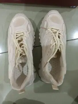 SALE!!!Sepatu cewek baru pake 1 kali